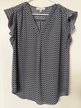 Chaus Black and White Geo Flutter Sleeve Blouse